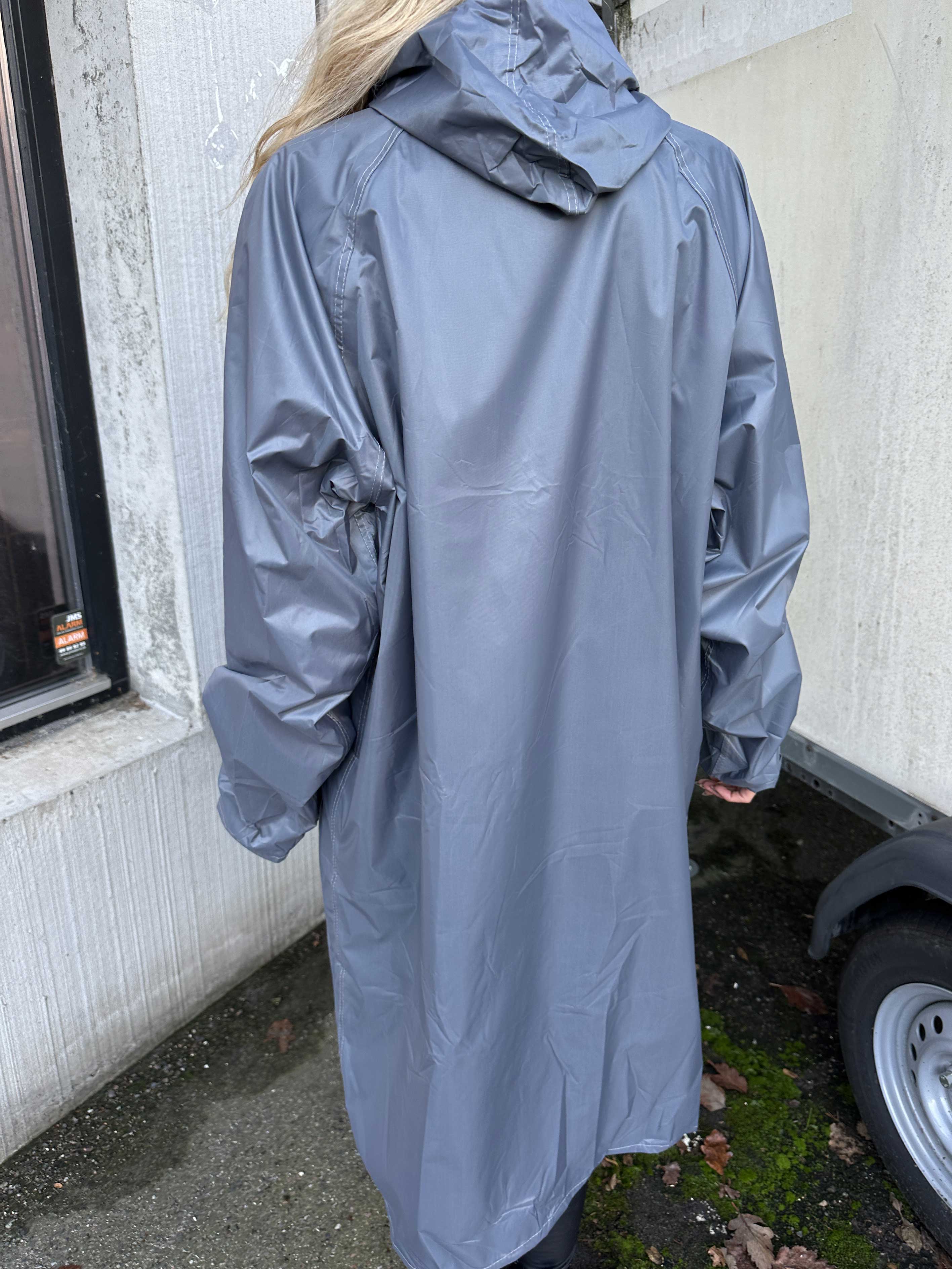 Reina - Regnjacka med huva